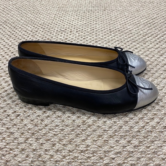 SOLD Authentic Chanel black and silver ballet flats - Picture 7 of 12
